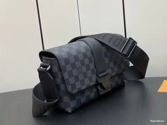 Fake Louis Bags LOUIS VUITTON Messenger S-Cape 0610